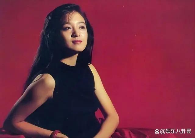 曾经红过巩俐，却爱错了人，婚后丈夫“拒认”亲生儿子