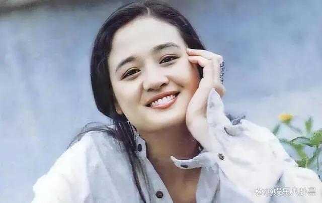 曾经红过巩俐，却爱错了人，婚后丈夫“拒认”亲生儿子