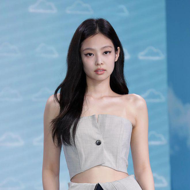 BP全员为Jennie庆生！公开超青涩合照曝其非主流一面
