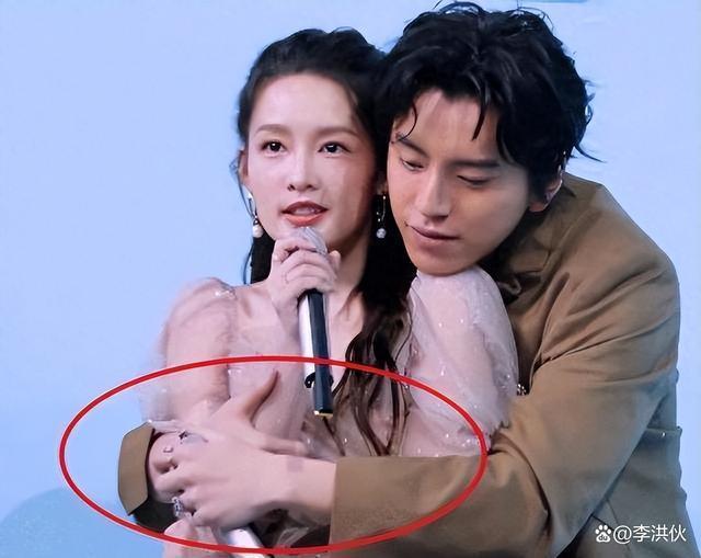 杨幂遭陌生男子摸头 盘点女明星被“咸猪手”的瞬间