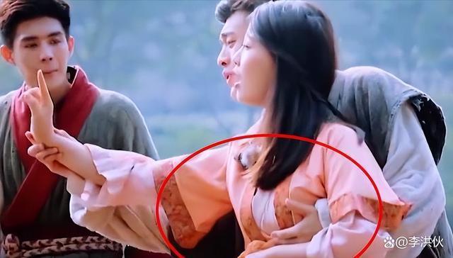 杨幂遭陌生男子摸头 盘点女明星被“咸猪手”的瞬间