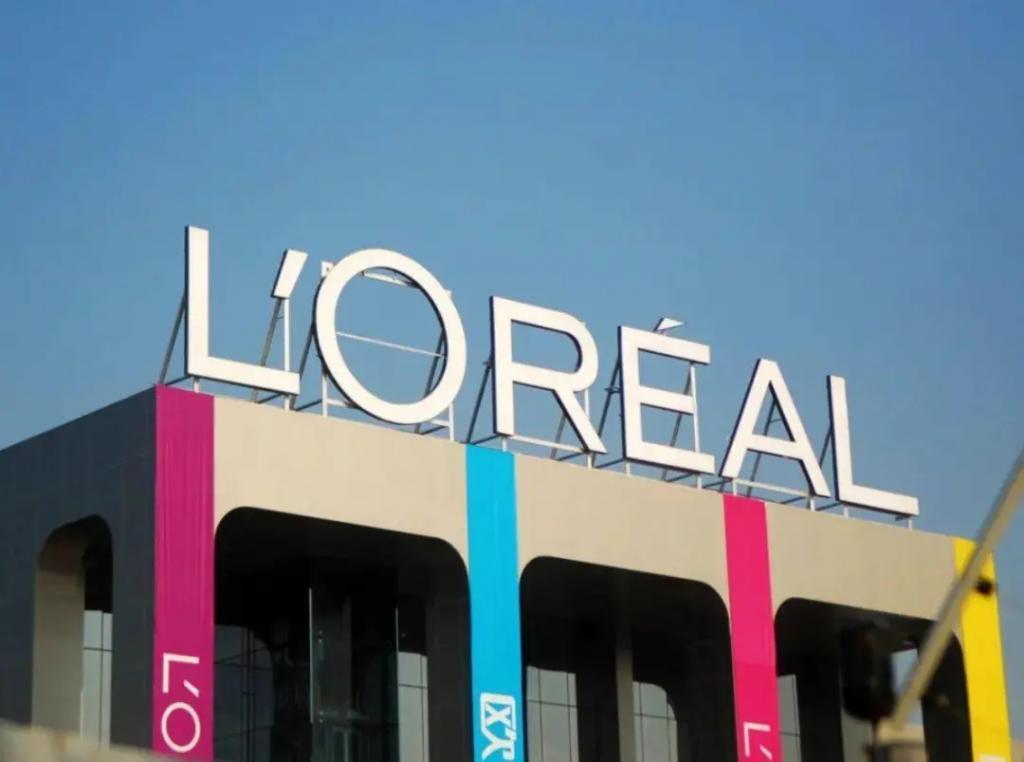 顶豪争产大战，母女反目为男人？