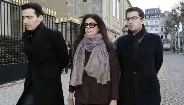 顶豪争产大战，母女反目为男人？