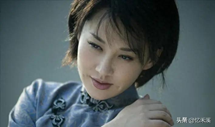 衣品不俗、年过半百还宛如少女，这3位中年女星魅力真大