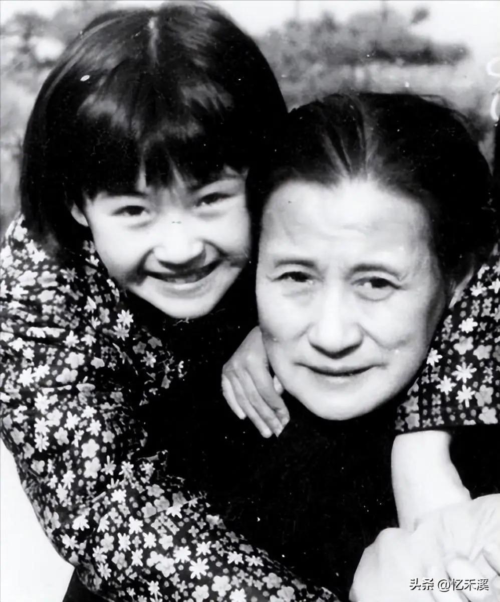 衣品不俗、年过半百还宛如少女，这3位中年女星魅力真大