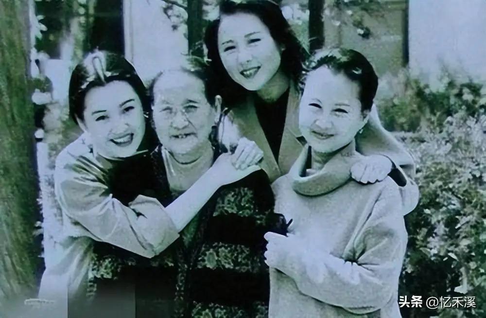 衣品不俗、年过半百还宛如少女，这3位中年女星魅力真大