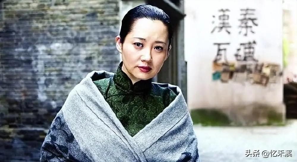 衣品不俗、年过半百还宛如少女，这3位中年女星魅力真大