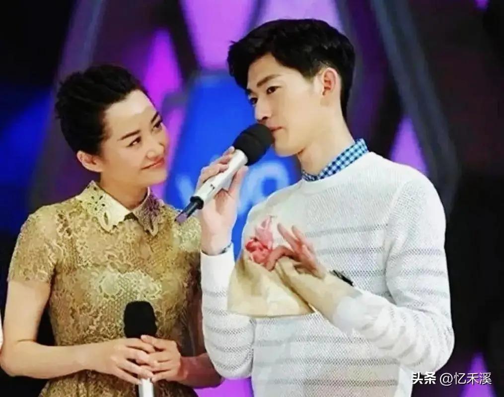 衣品不俗、年过半百还宛如少女，这3位中年女星魅力真大