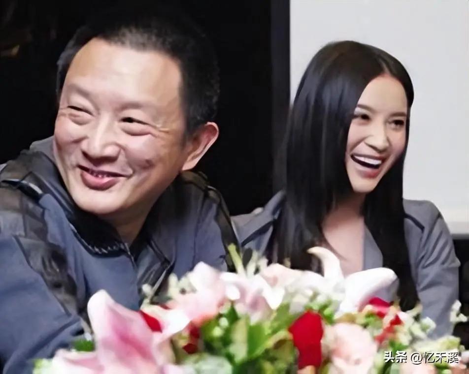 衣品不俗、年过半百还宛如少女，这3位中年女星魅力真大