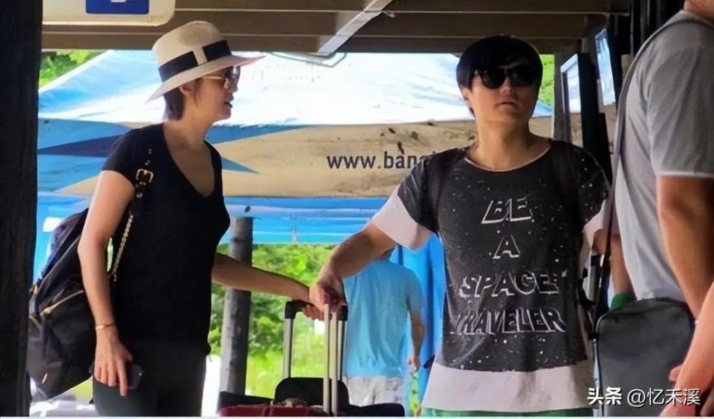 衣品不俗、年过半百还宛如少女，这3位中年女星魅力真大