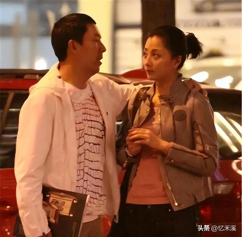 衣品不俗、年过半百还宛如少女，这3位中年女星魅力真大