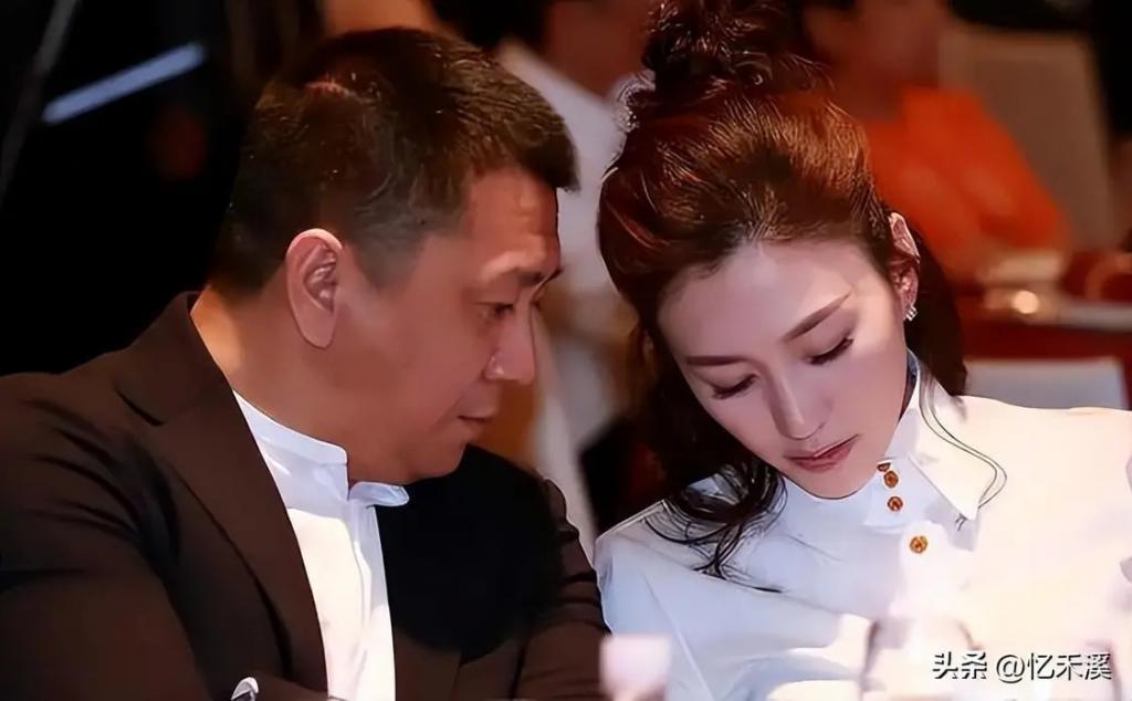 衣品不俗、年过半百还宛如少女，这3位中年女星魅力真大