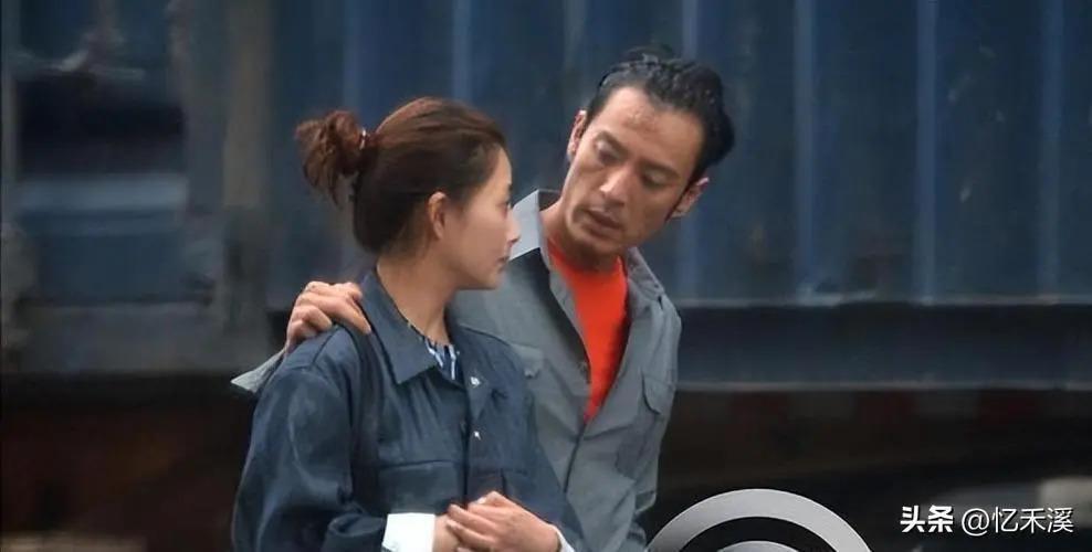 衣品不俗、年过半百还宛如少女，这3位中年女星魅力真大