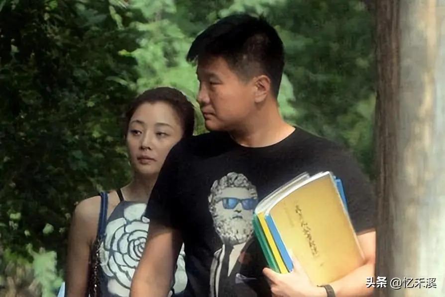 衣品不俗、年过半百还宛如少女，这3位中年女星魅力真大