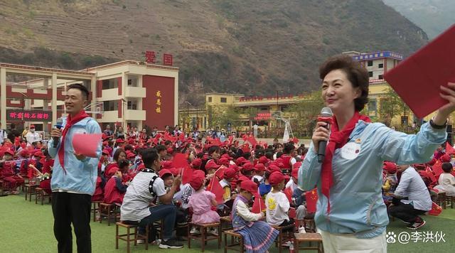 从《新闻联播》到博士生导师，海霞的人生太精彩