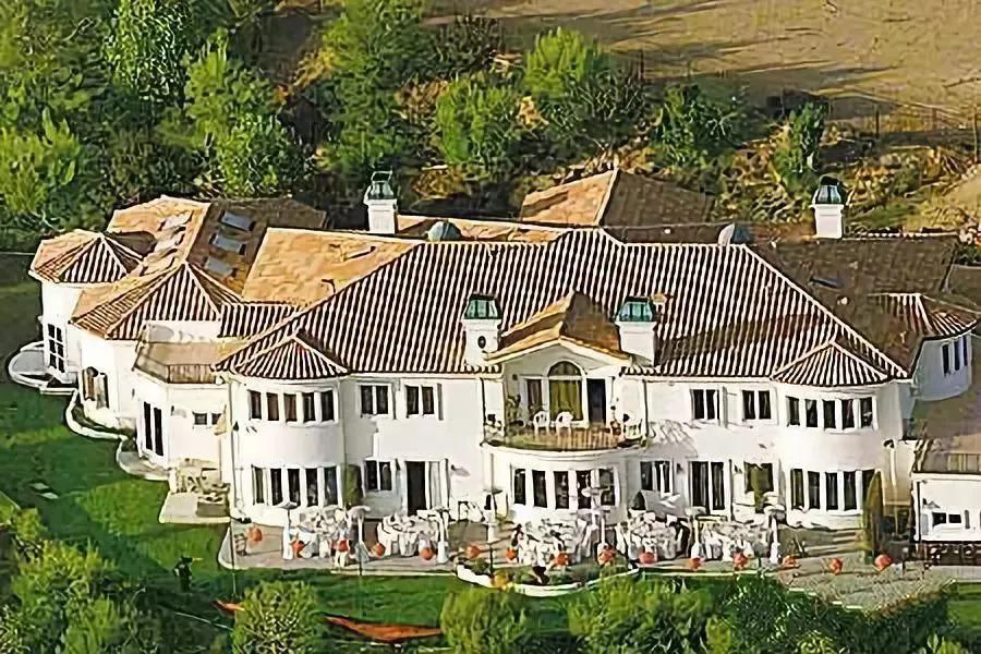 女儿抑郁症，太太利智神隐，60岁李连杰的奇幻人生