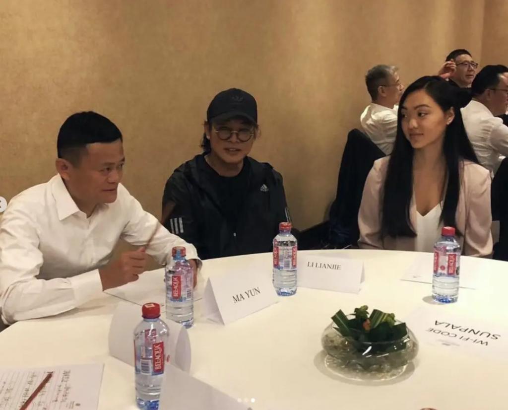 女儿抑郁症，太太利智神隐，60岁李连杰的奇幻人生