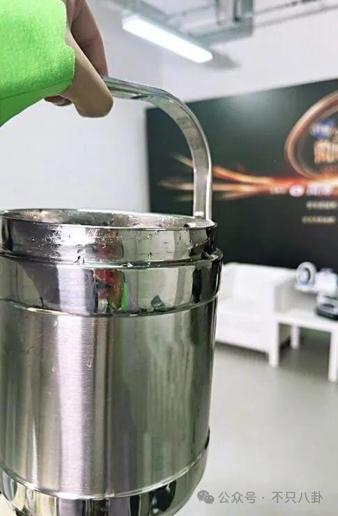 好荒谬啊！都赚那么多了，还这么抠门？