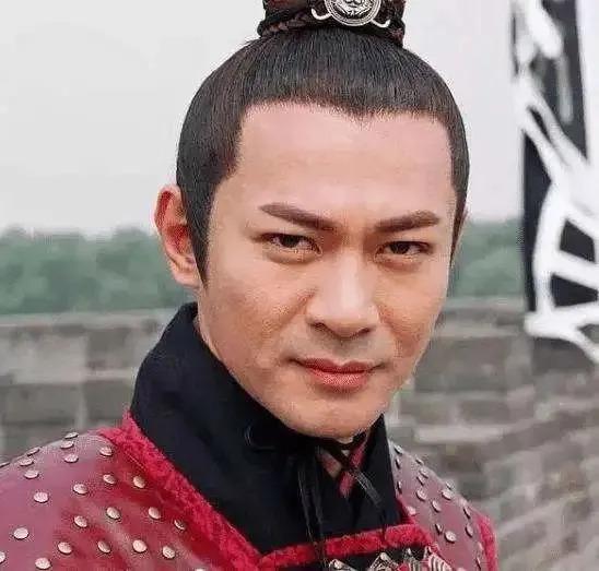 假戏真做动凡心，妻子怀孕期间被拍出轨，他想翻红？