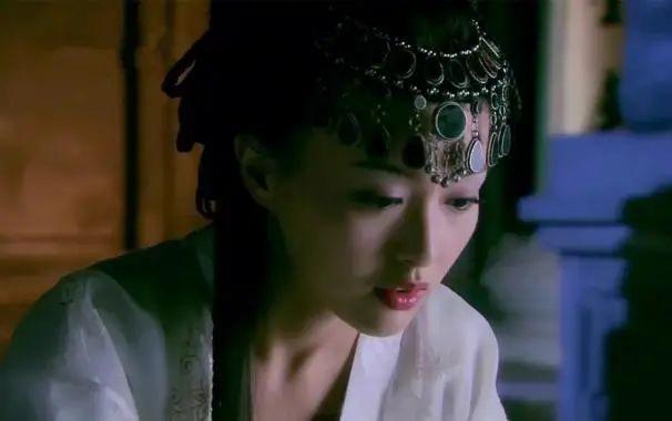 泼天的富贵，终于轮到唐嫣了。