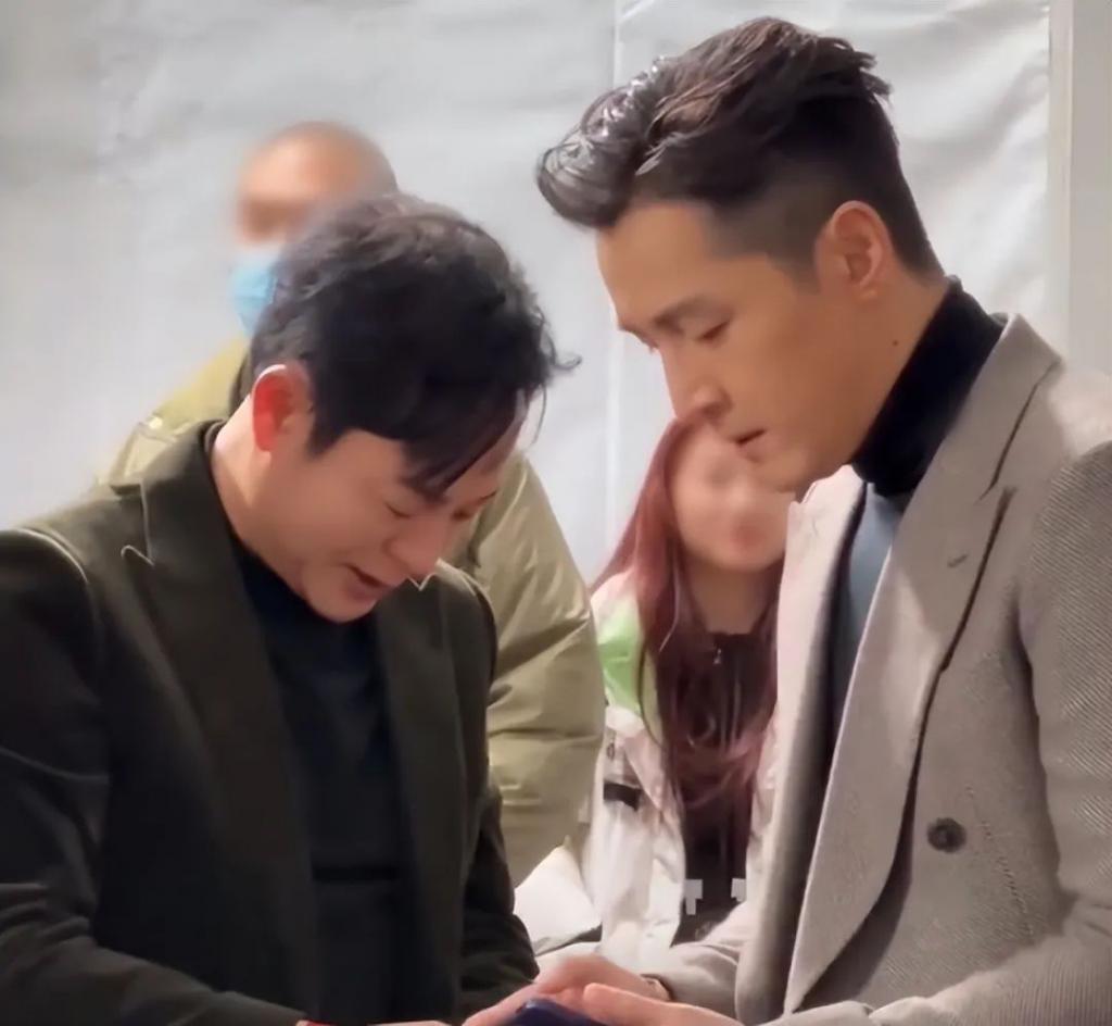 当胡歌和张颂文站在一起，我才彻底明白，什么是顶级骨相