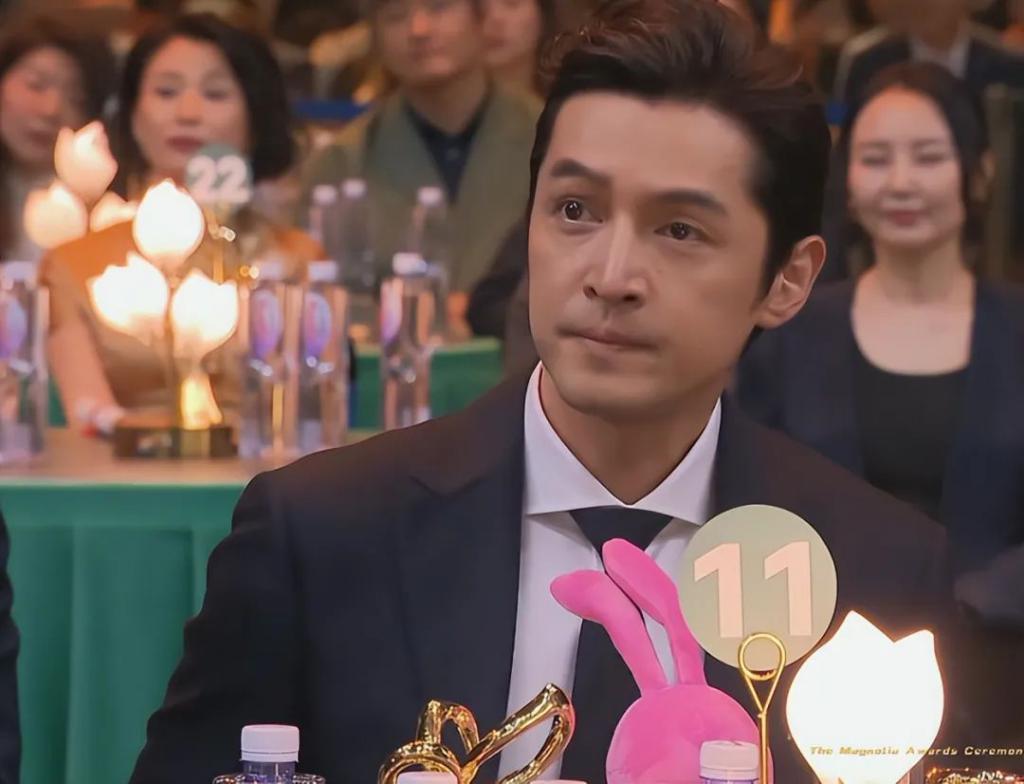 当胡歌和张颂文站在一起，我才彻底明白，什么是顶级骨相