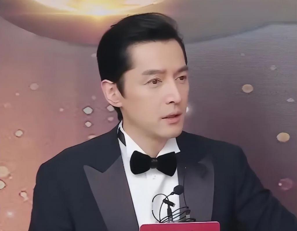 当胡歌和张颂文站在一起，我才彻底明白，什么是顶级骨相