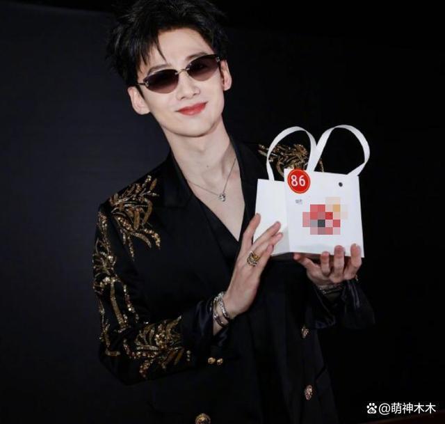 互换礼物揭开贵圈明星私下格局，胡歌送日本环保筷引争议