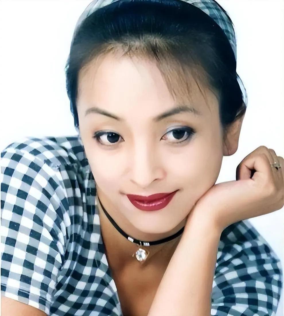 三嫁国外，扬言不嫁中国人的李勤勤如今咋样