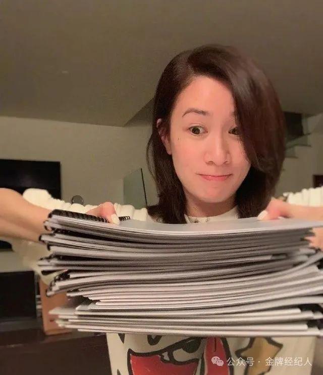 「风中劲草」佘诗曼