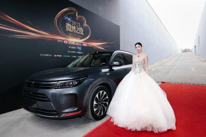 微博之夜，最赚钱的内娱笑话