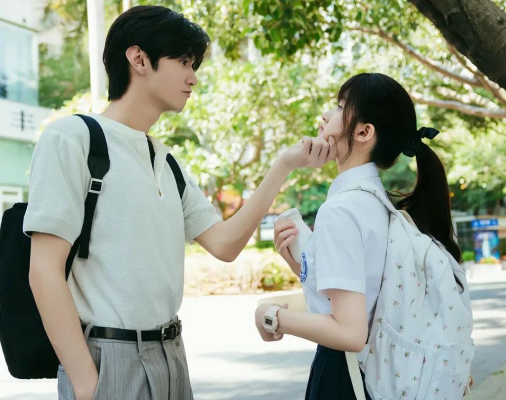 影版《家有儿女》：宋丹丹老了，杨紫变美了，夏雨却无法诠释