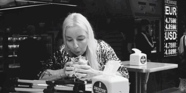 ”打工人和资本家“的对碰：这部片子现实又荒诞