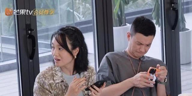 金莎劝大家谨慎打玻尿酸因为会干涉表情，朱丹表情太真实