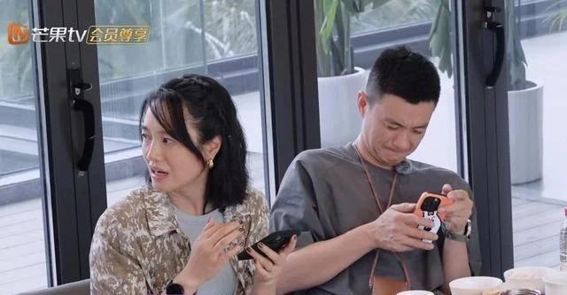 金莎劝大家谨慎打玻尿酸因为会干涉表情，朱丹表情太真实