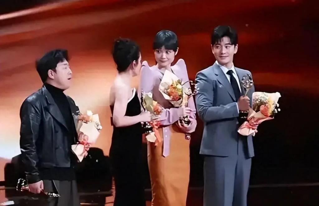 黄渤对李宇春这一挡，彻底暴露了他的人品