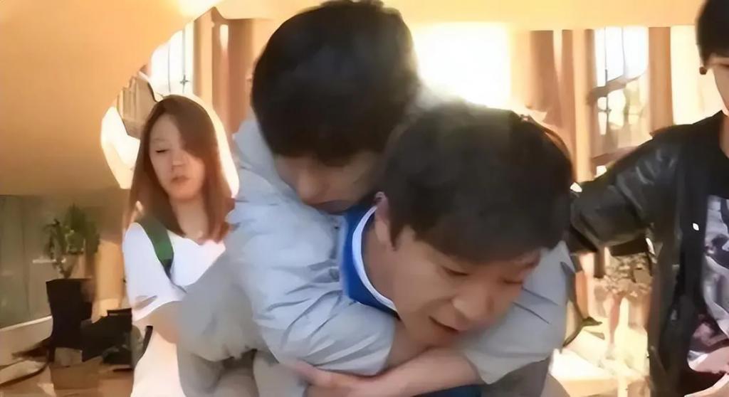 黄渤对李宇春这一挡，彻底暴露了他的人品