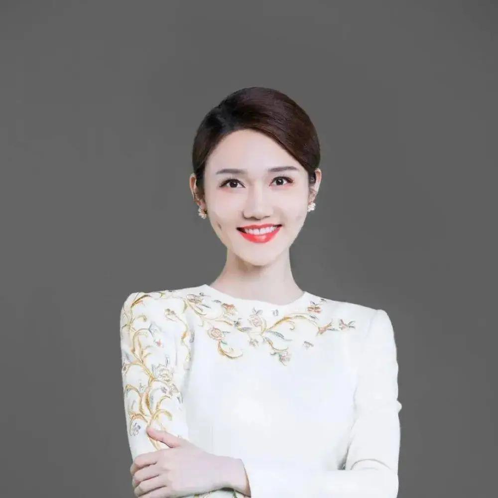 龙洋接替董卿李思思回归春晚？多次犯错仍稳坐央视一姐宝座