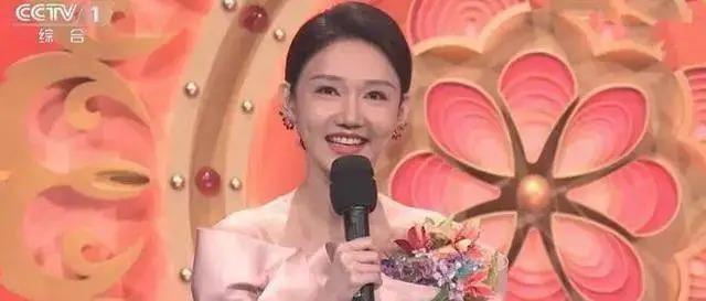 龙洋接替董卿李思思回归春晚？多次犯错仍稳坐央视一姐宝座