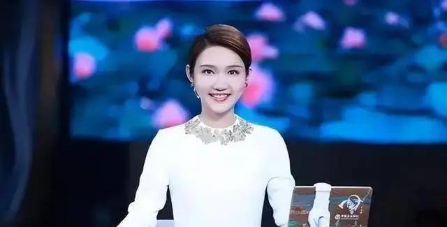 龙洋接替董卿李思思回归春晚？多次犯错仍稳坐央视一姐宝座