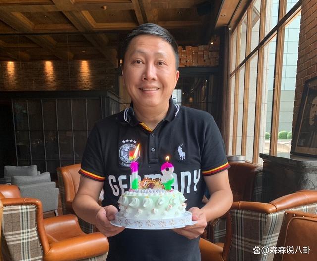 55岁赵正平娶小22岁空姐，宣布2亿台币财产全记女方名下