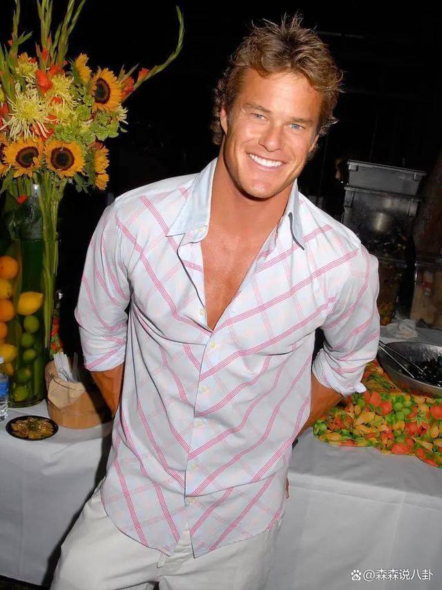 美国男星亚历克·穆瑟开枪自杀，同居未婚妻却谎称死于新冠