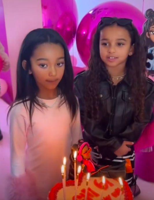 卡戴珊为女儿庆生！6岁女儿化浓妆，变直发颜值超高