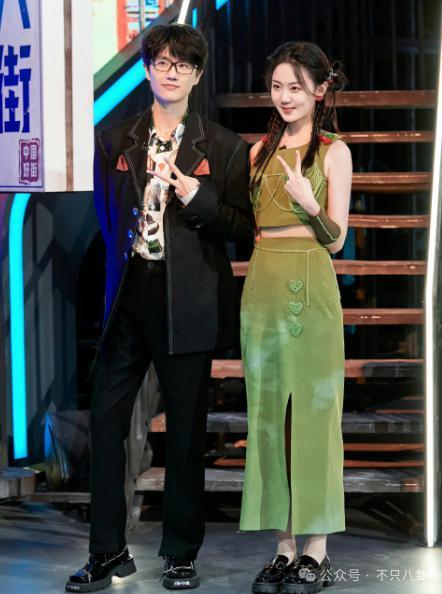 这么甜的一对情侣，是分手还是闹矛盾啦？！