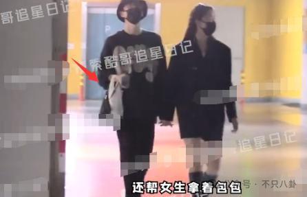 这么甜的一对情侣，是分手还是闹矛盾啦？！