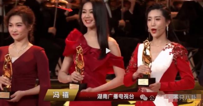 这么甜的一对情侣，是分手还是闹矛盾啦？！
