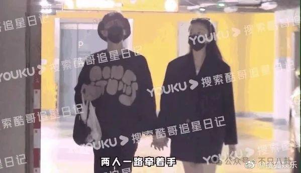 这么甜的一对情侣，是分手还是闹矛盾啦？！
