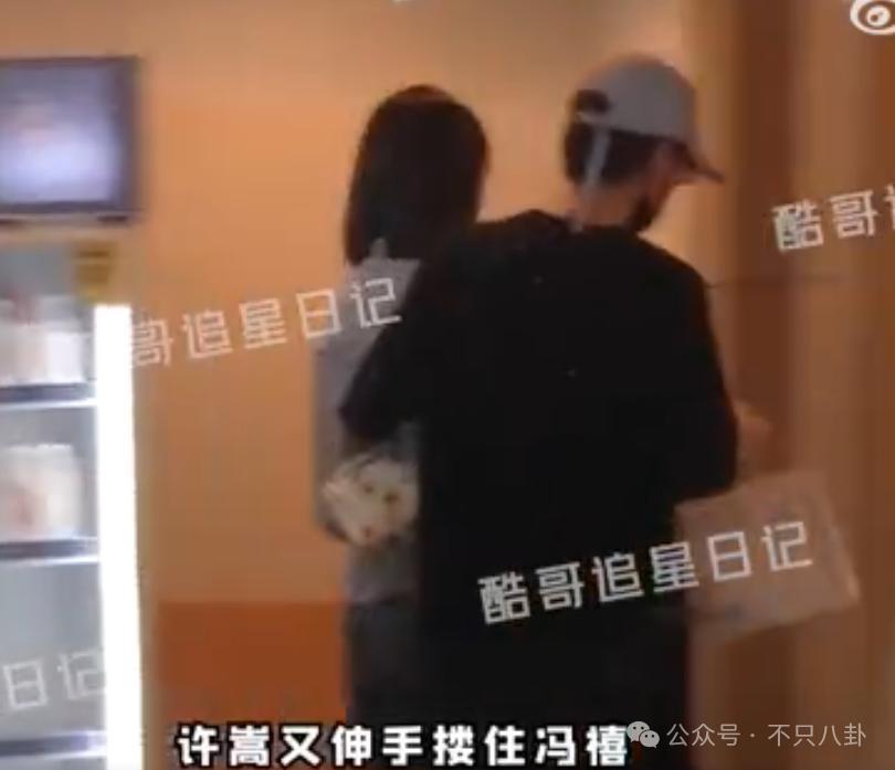 这么甜的一对情侣，是分手还是闹矛盾啦？！