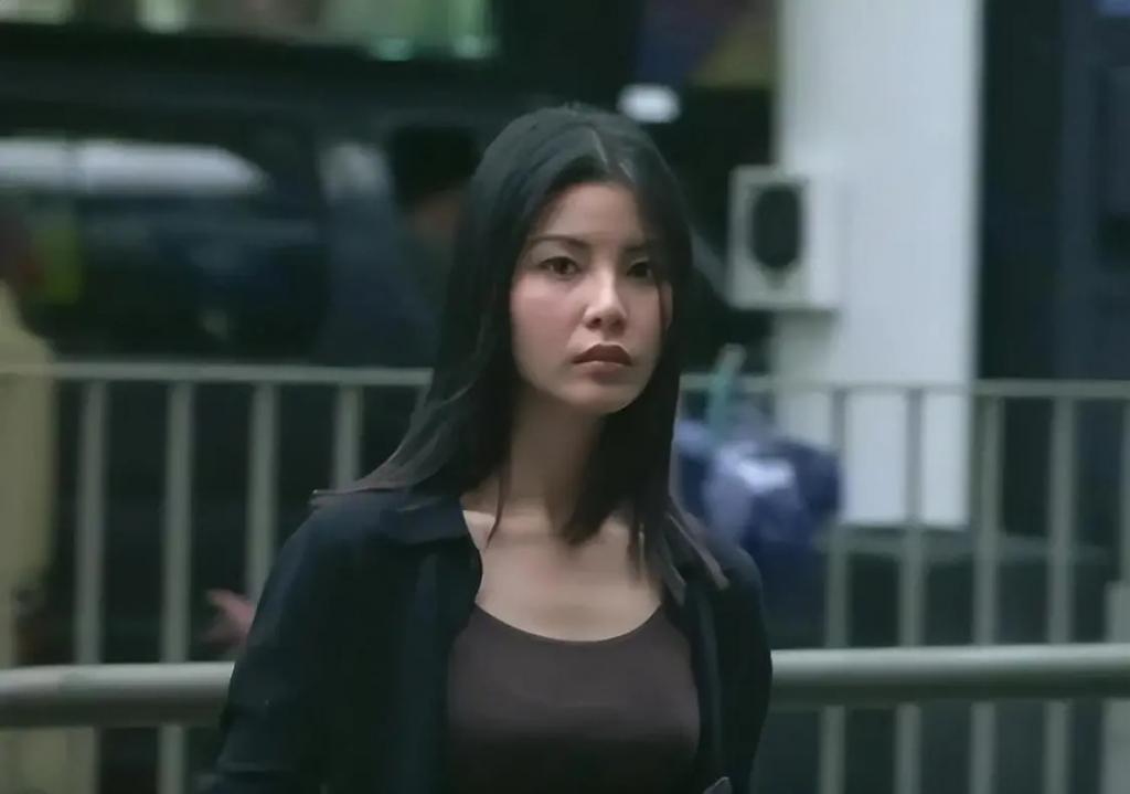 没家世没文化的问题少女，参演《法证先锋》，嫁香港影帝