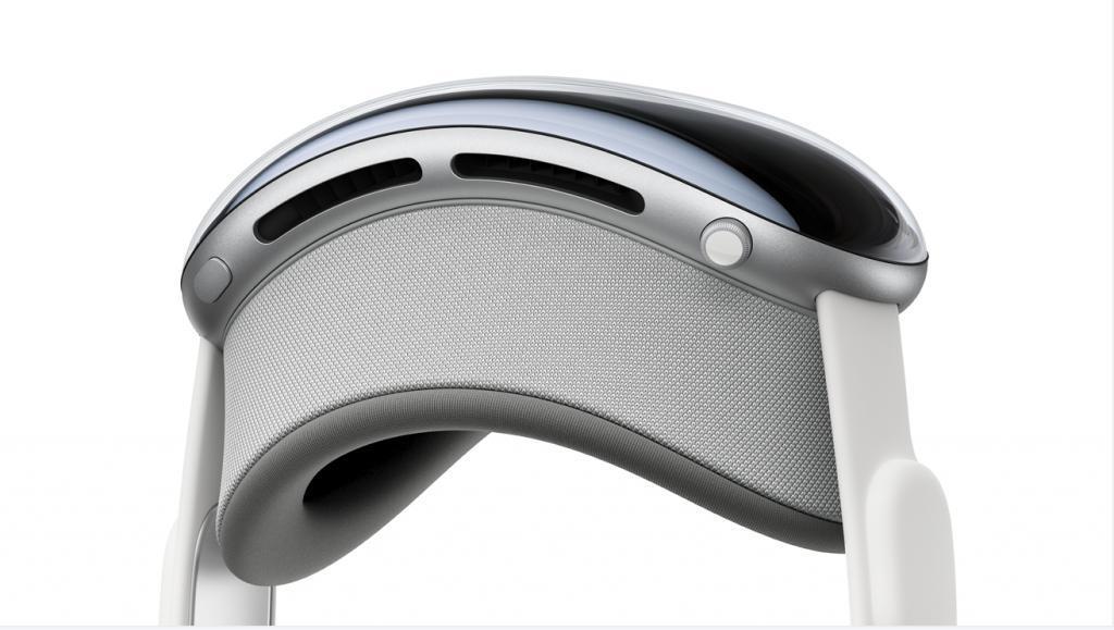 苹果Vision Pro媒体评测：沉浸到“泪流满面” 但不值3499美元